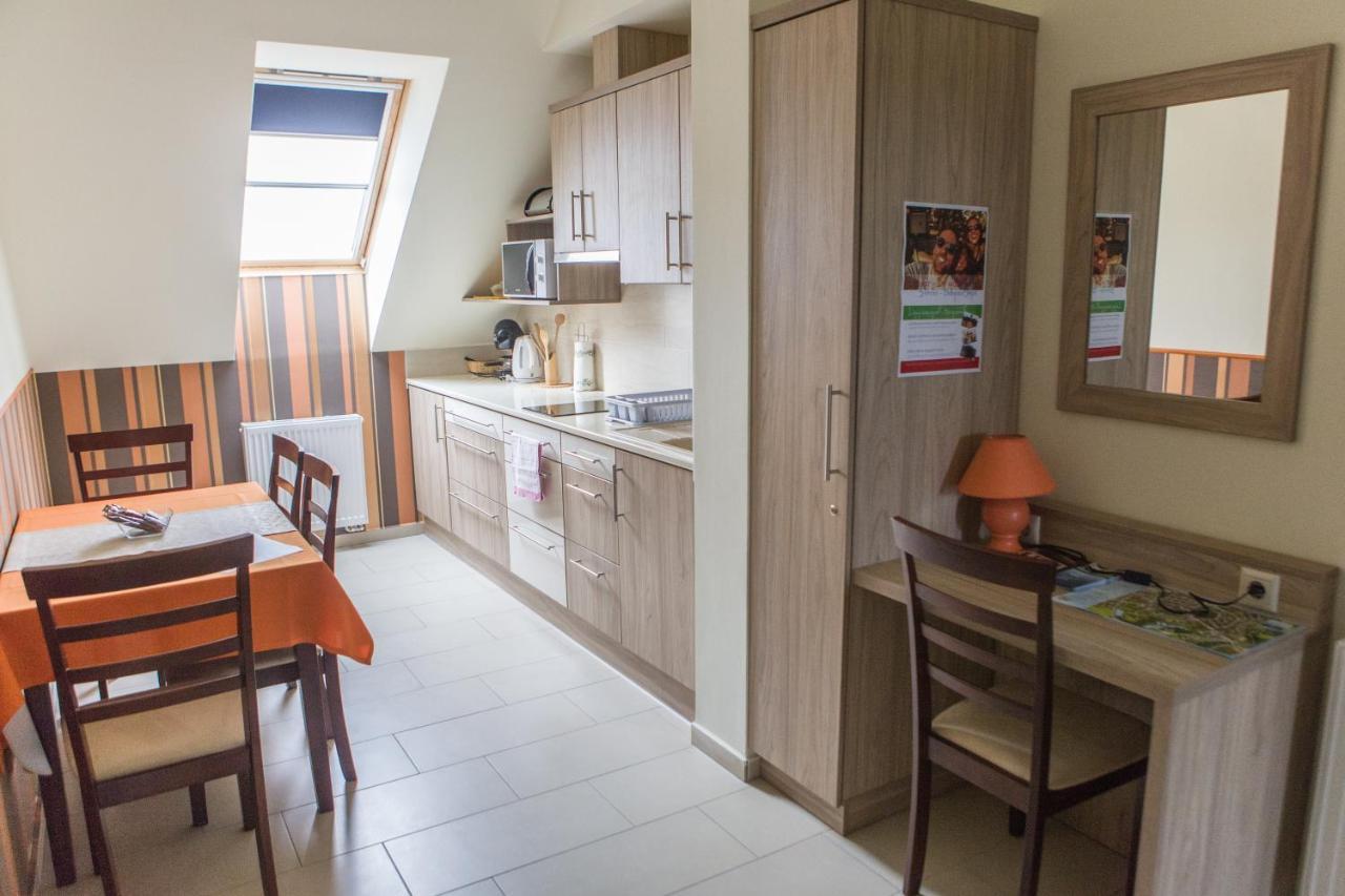 Azur Haz Gyoengyvirag Apartman ชาร์วาร์ ภายนอก รูปภาพ